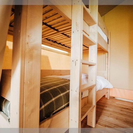 Ty Llewelyn Glamping & Camping 호텔 란니들로스 외부 사진